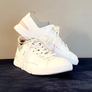 On Running The Roger Advantage size 8.5